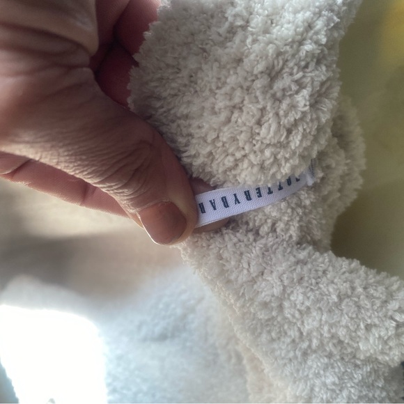 Pottery Barn Cream Plush cozy ribbed Robe - Picture 12 of 14